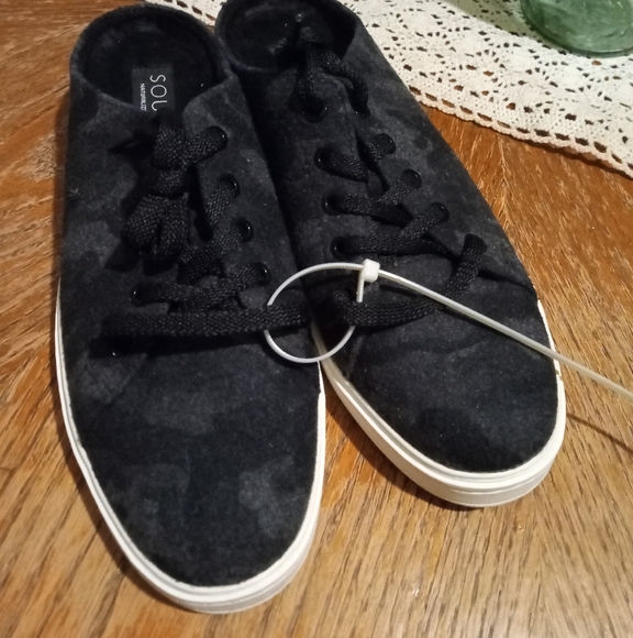 SOUL by Naturalizer Flannel Slip On Camo Print Sneakers - Picture 1 of 5
